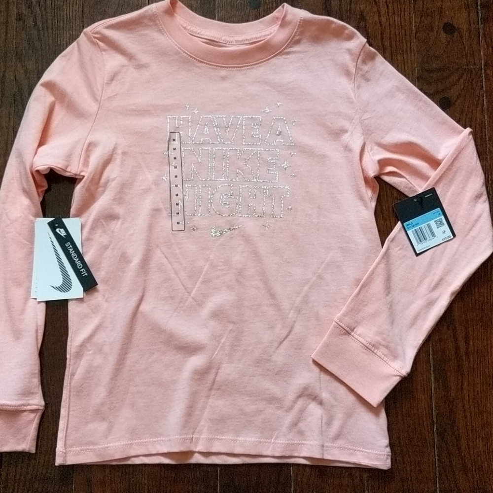 Girls size medium Nike lightweight t-shirt